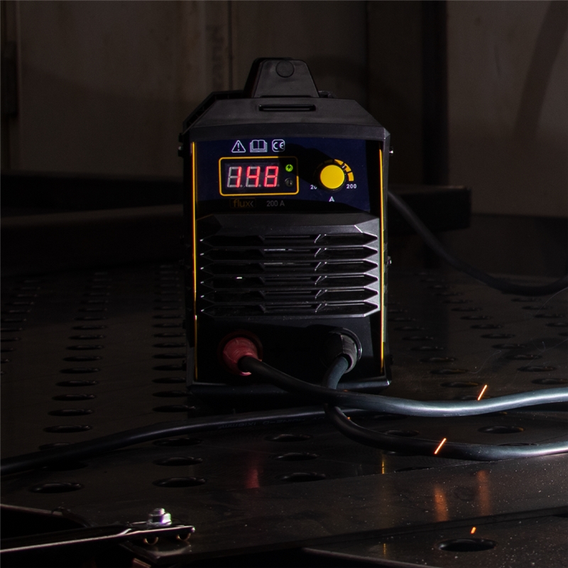Dispositif de soudage à onduleur 200A avec valise en aluminium à flux - FASI200MA